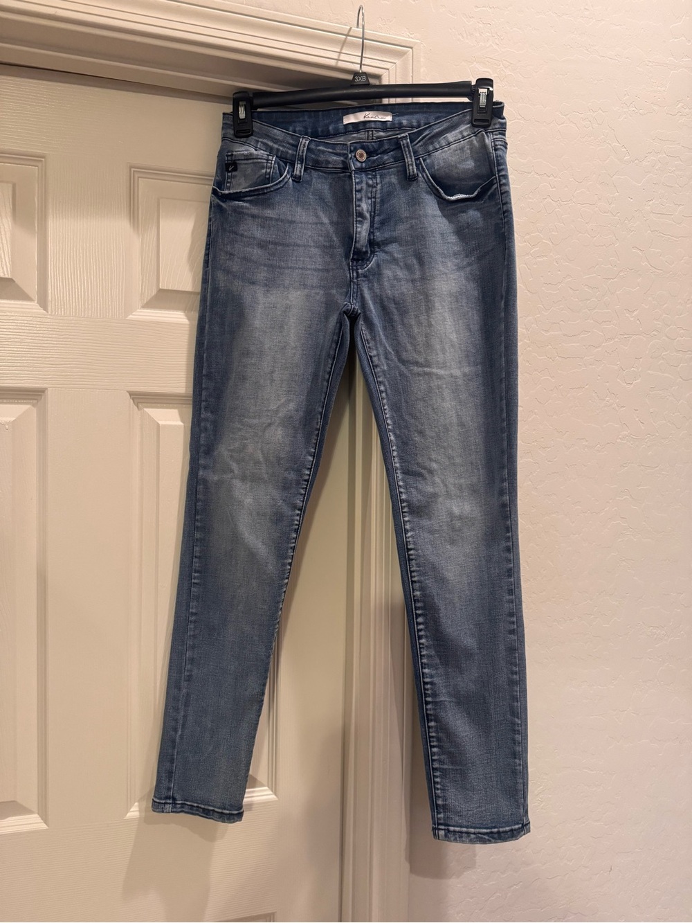 KanCan skinny jeans. Medium wash size 11. 29x29